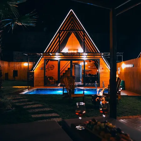 Bungorise Garden Hot Pool And Big Garden Chalet