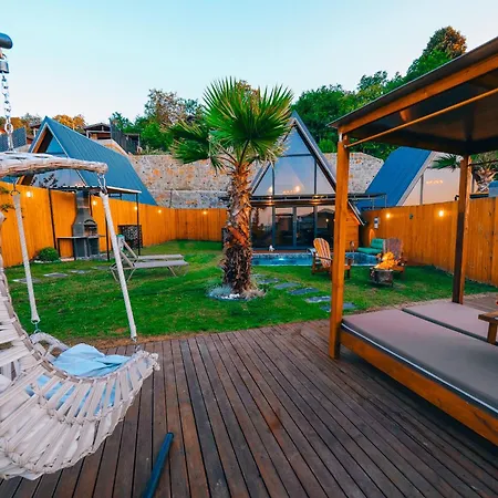 Bungorise Garden Hot Pool And Big Garden 木屋 萨潘贾